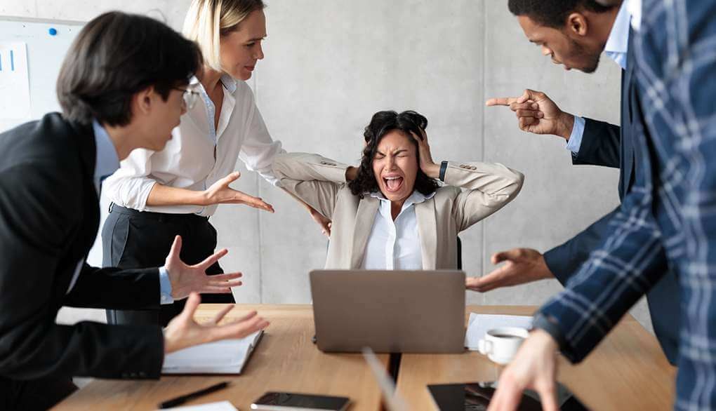 Quien me ayuda contra el abuso del empleador